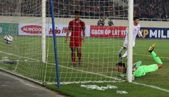 Bàn thắng đầu tiên, kèo cần tránh đầu tiên Bàn thắng đầu tiên, kèo cần tránh đầu tiên